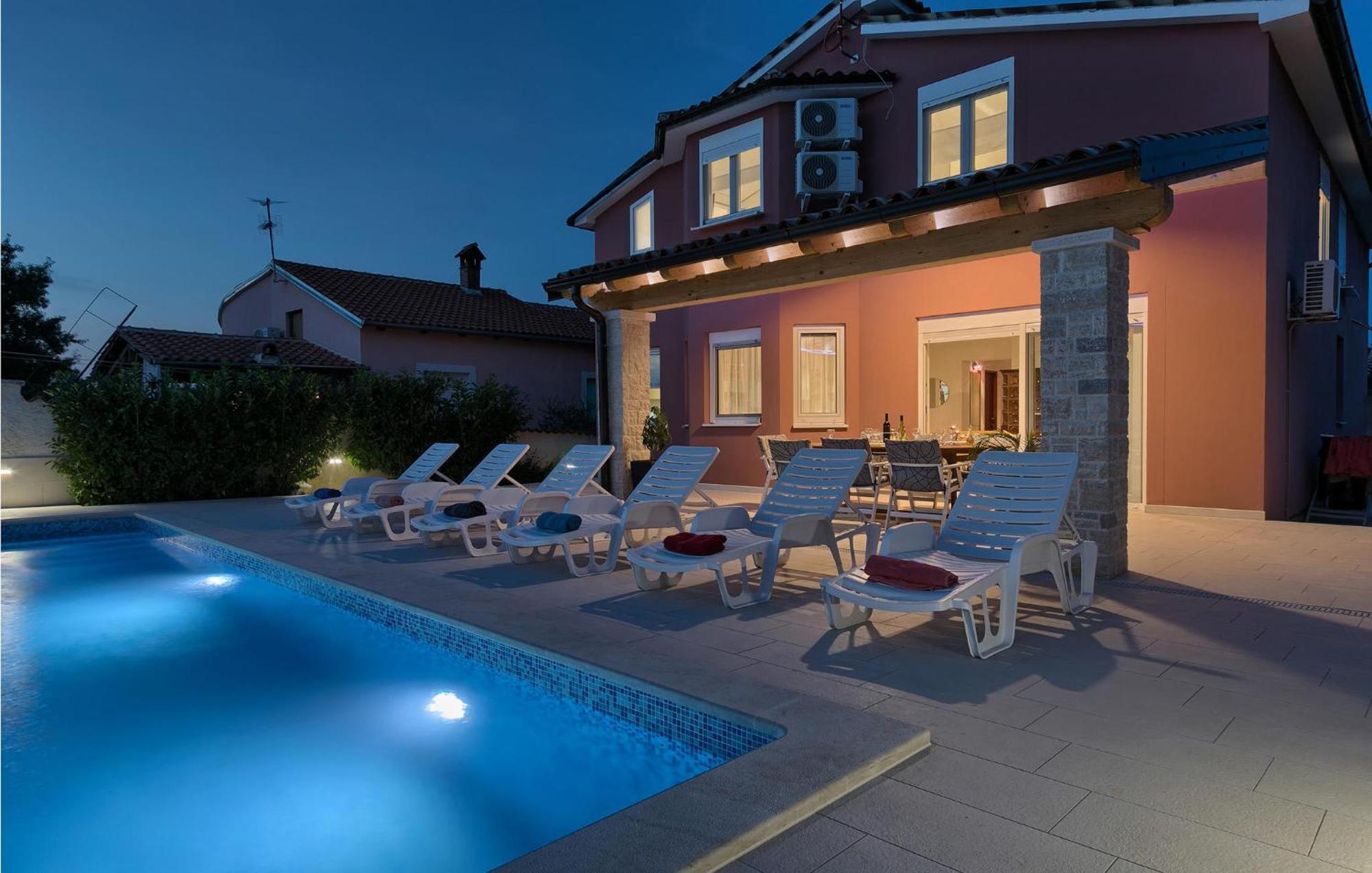 Cozy Home In Stinjan With Outdoor Swimming Pool Zewnętrze zdjęcie